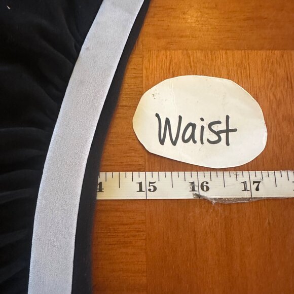 Black & White Long-Sleeve Sheath Dress With Ruched Waistline & Zipper Closure - Picture 5 of 8